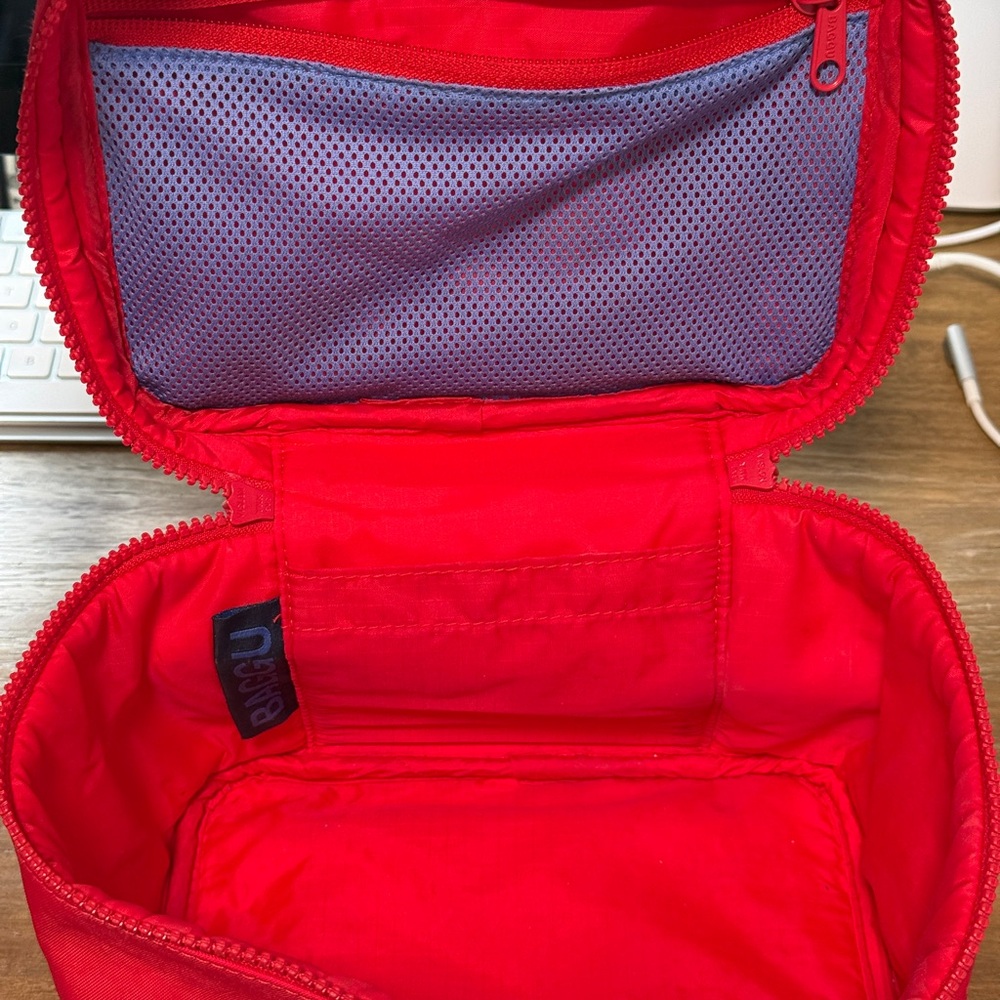 BAGGU Red Cosmetic Bag - Picture 4 of 4